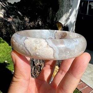 Moody Blue Flower Agate Bangle Bracelet with Quartz and Pink Blossoms - Sakura